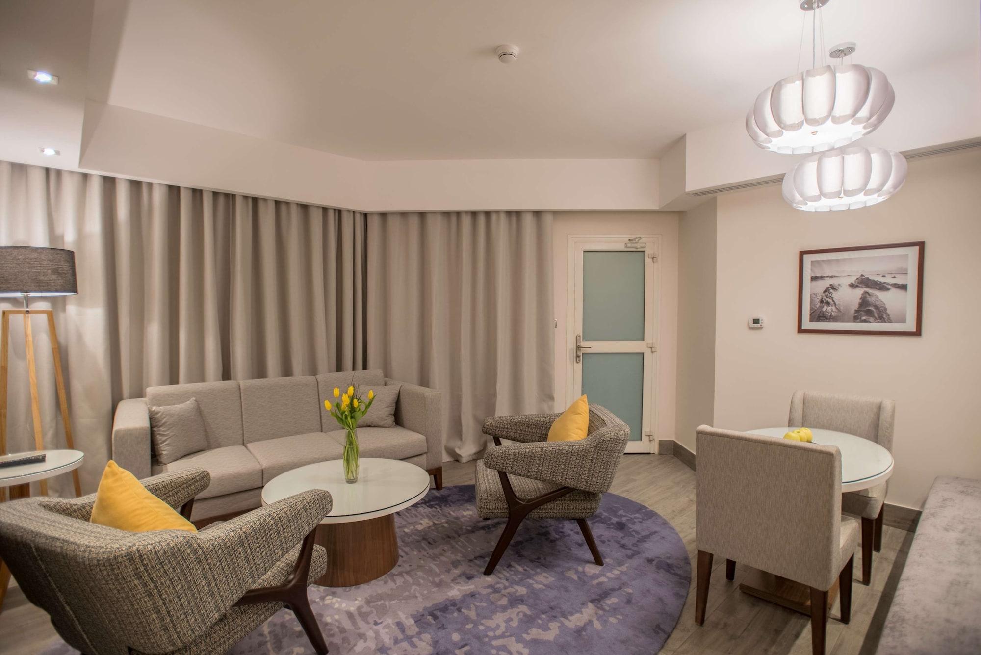 Radisson Blu Resort, Al Khobar Half Moon Bay Dış mekan fotoğraf The interior of a suite at the hotel