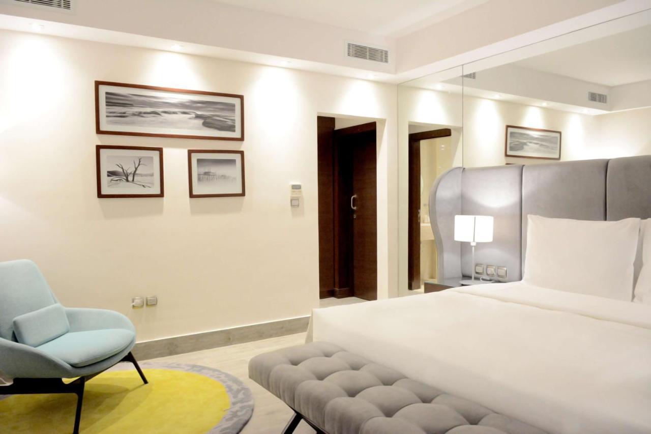 Radisson Blu Resort, Al Khobar Half Moon Bay Dış mekan fotoğraf A bedroom at the hotel