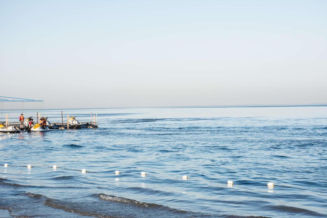 Radisson Blu Resort, Al Khobar Half Moon Bay Dış mekan fotoğraf View of the sea from the beach