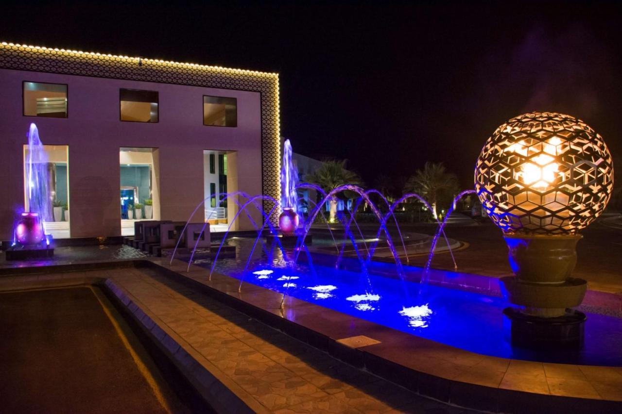 Radisson Blu Resort, Al Khobar Half Moon Bay Dış mekan fotoğraf Fountain at the hotel