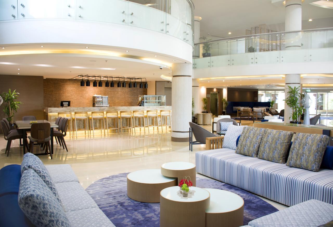 Radisson Blu Resort, Al Khobar Half Moon Bay Dış mekan fotoğraf The lobby of the hotel
