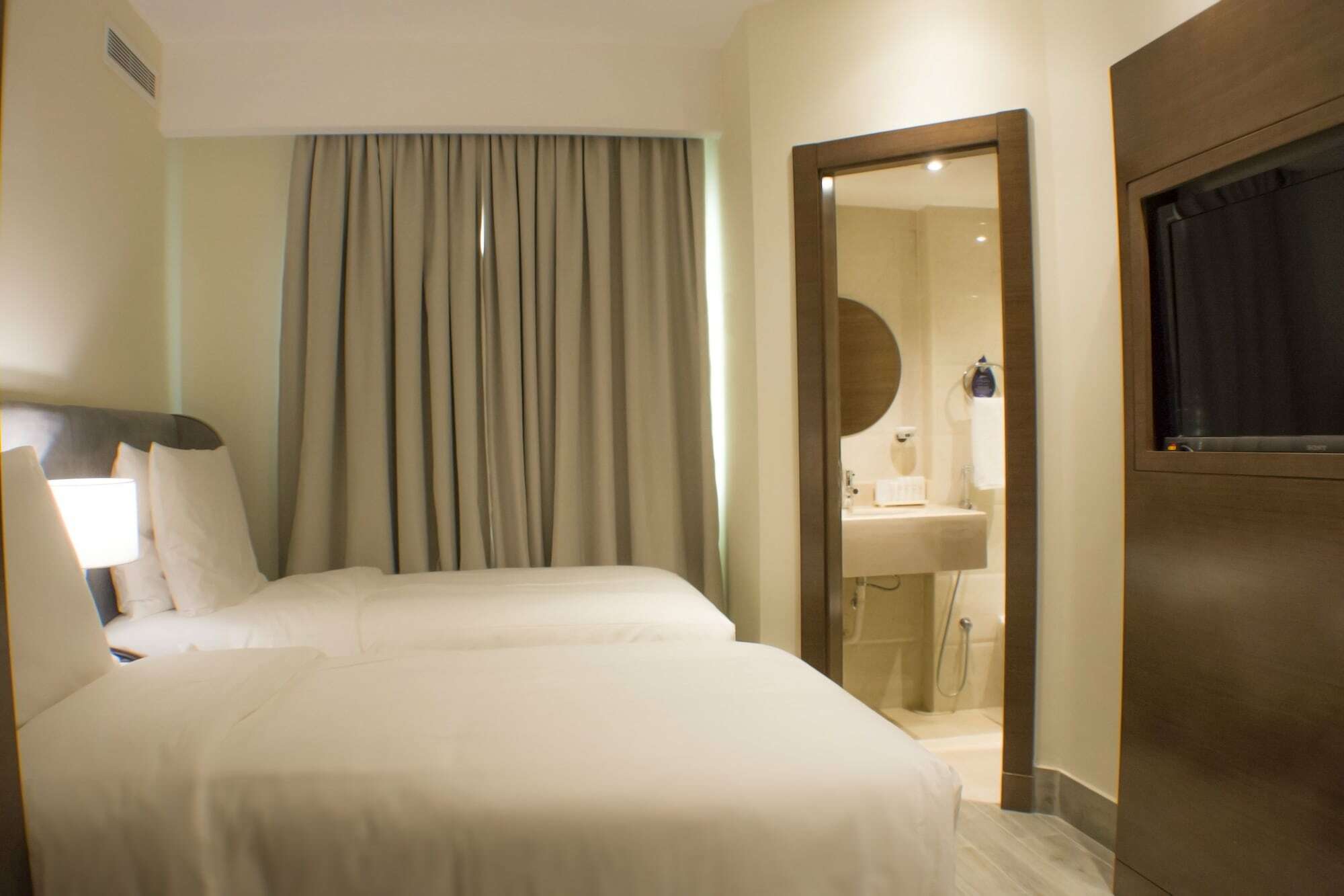Radisson Blu Resort, Al Khobar Half Moon Bay Dış mekan fotoğraf A room at the hotel