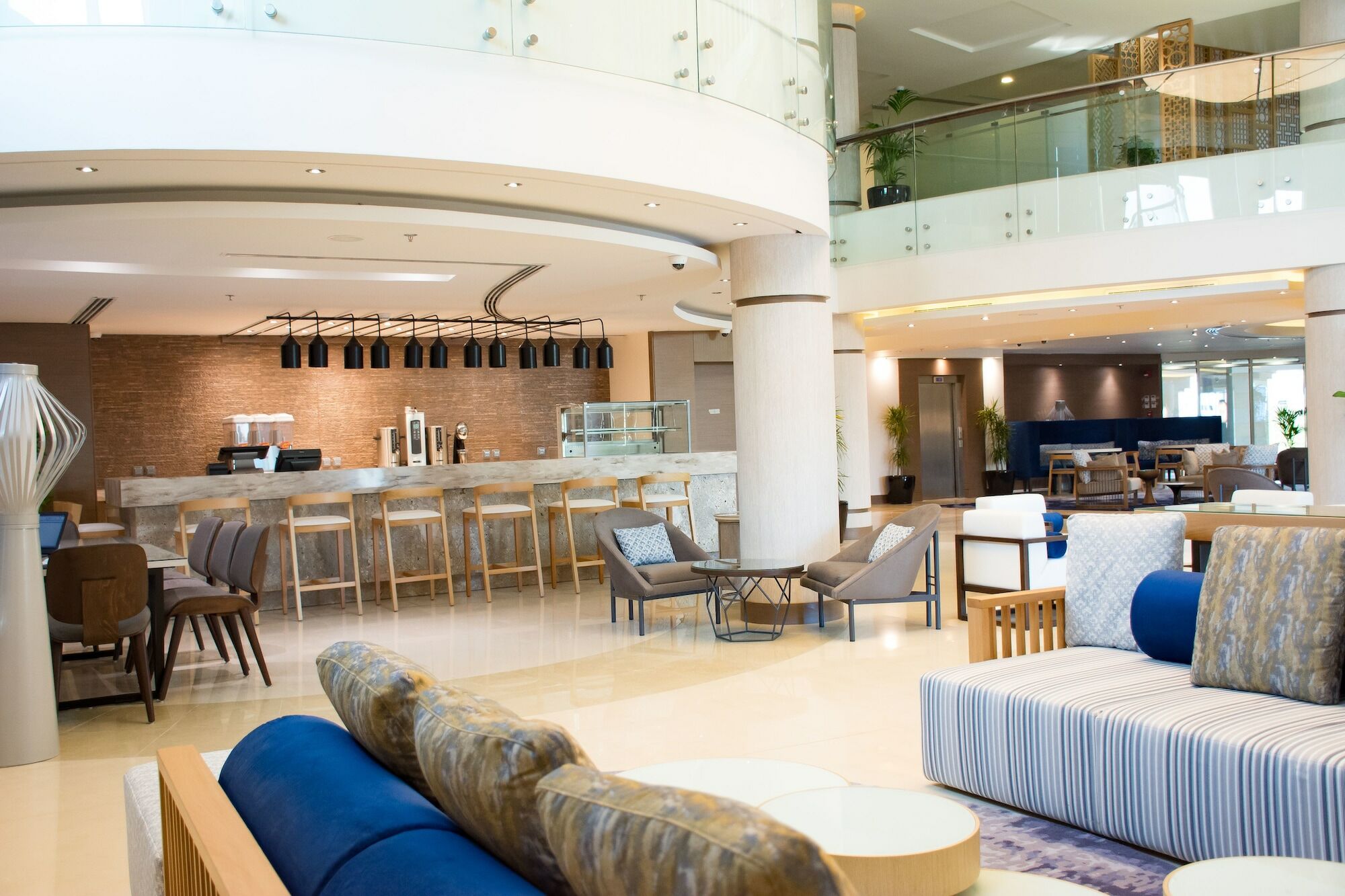 Radisson Blu Resort, Al Khobar Half Moon Bay Dış mekan fotoğraf The lounge at the airport