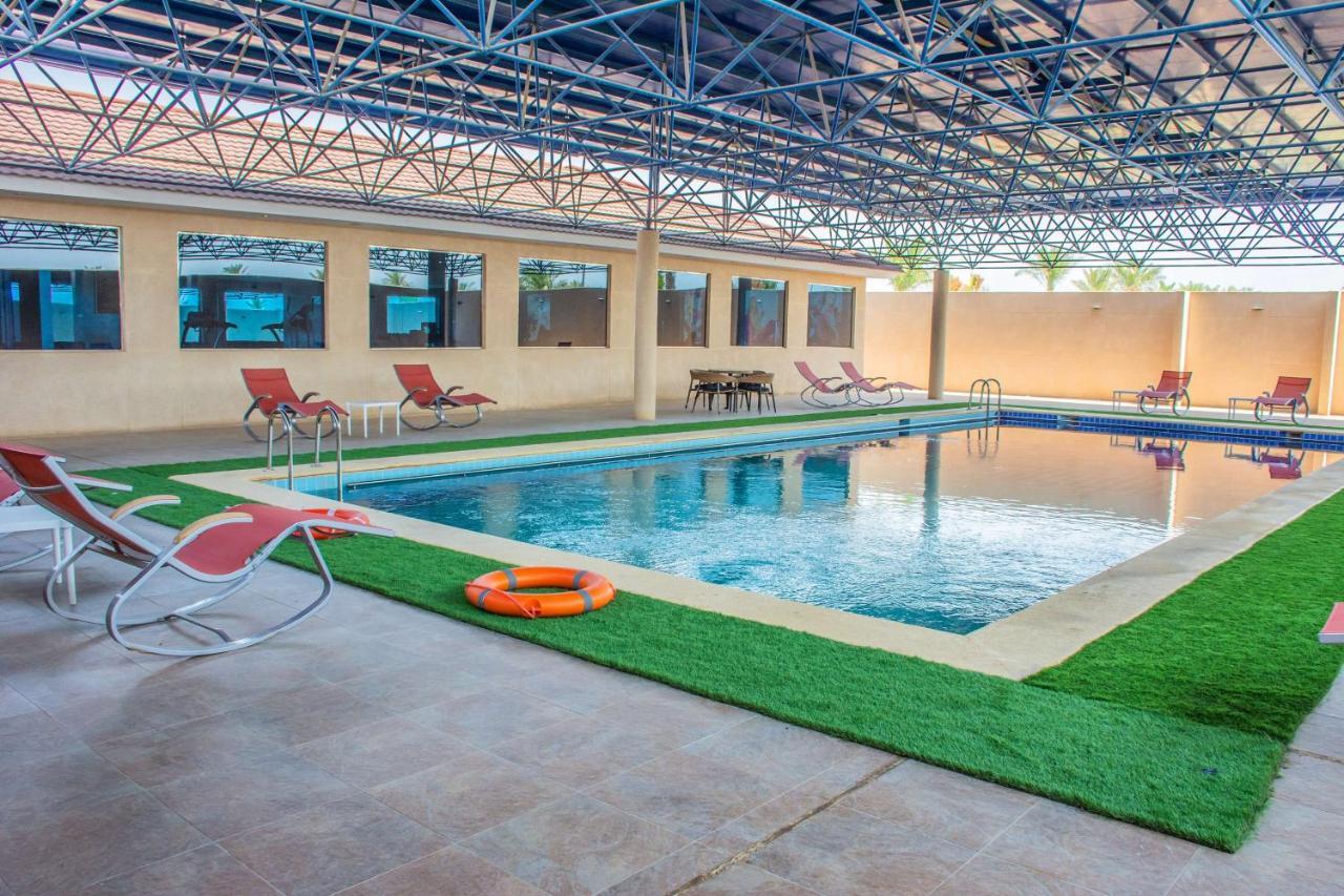 Radisson Blu Resort, Al Khobar Half Moon Bay Dış mekan fotoğraf Swimming pool at the hotel