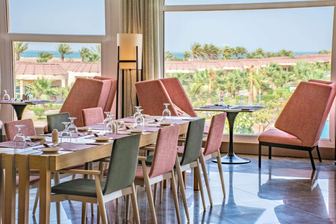 Radisson Blu Resort, Al Khobar Half Moon Bay Dış mekan fotoğraf The restaurant