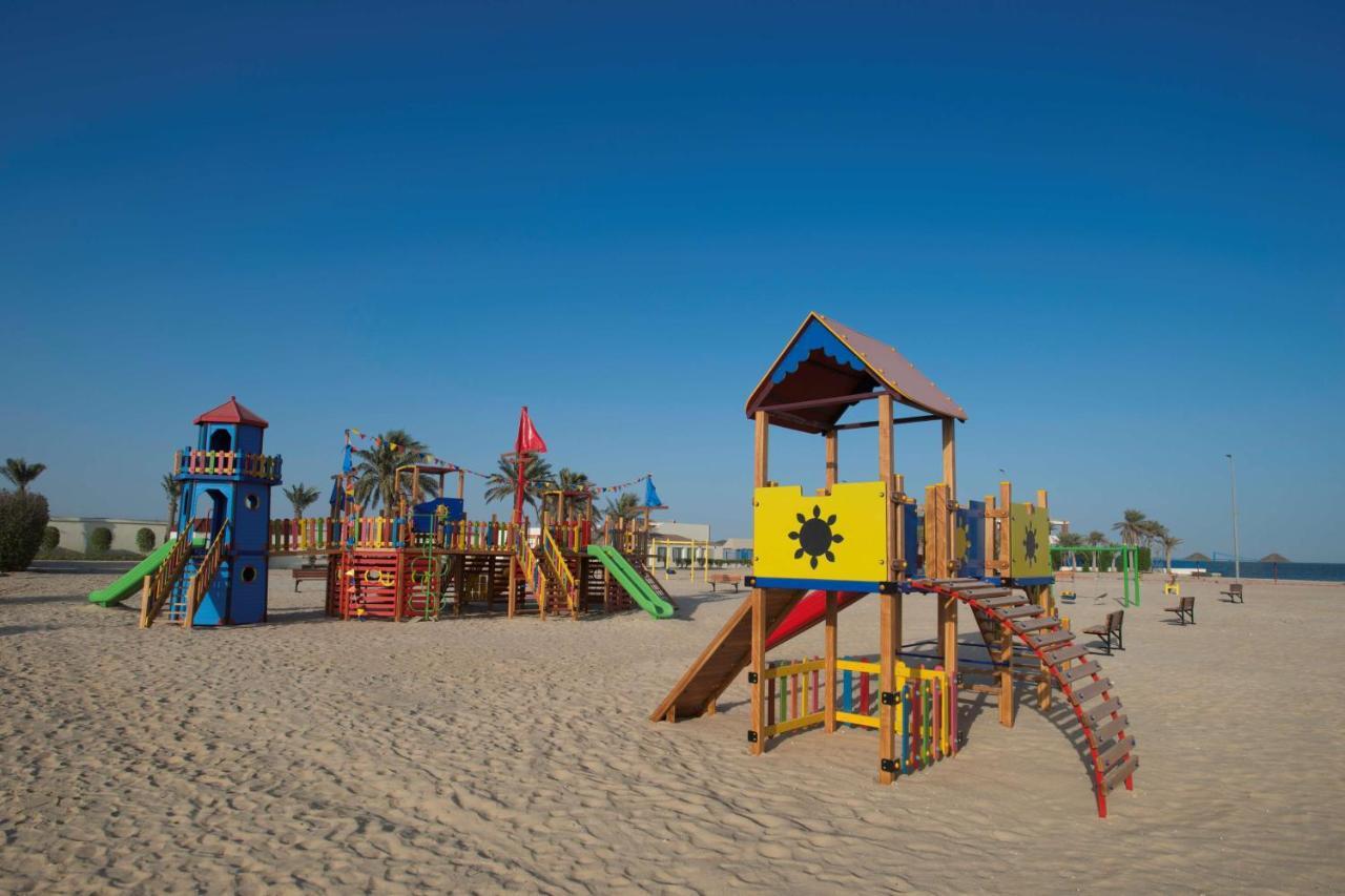 Radisson Blu Resort, Al Khobar Half Moon Bay Dış mekan fotoğraf Playground at the beach
